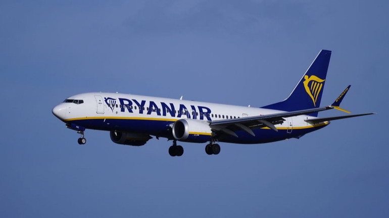 Ryanair штрафуватиме пасажирів за порушення поведінки