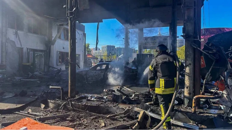 У Києві ще один ворожий дрон поцілив в АЗС