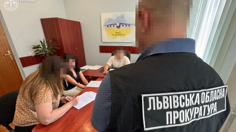 Львівські посадовиці заробили мільйон гривень на фейковому бронюванні