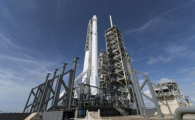 SpaceX провела перший комерційний запуск ракети Falcon Heavy