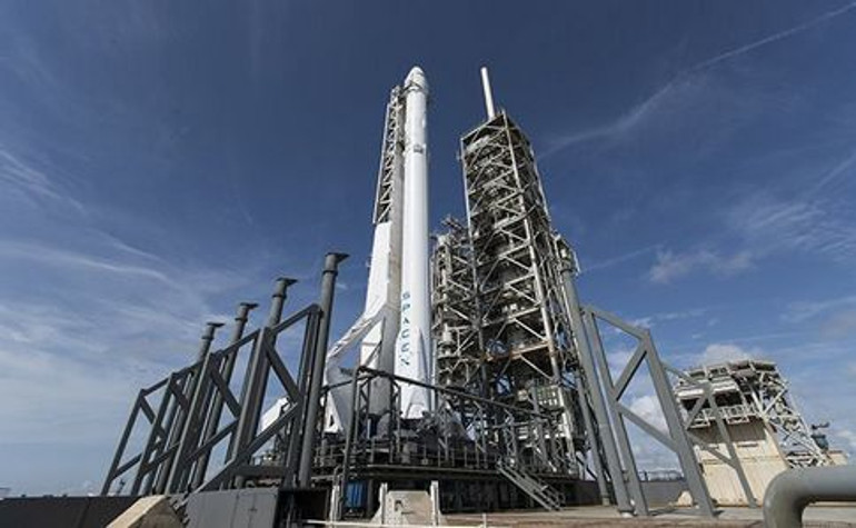 SpaceX провела первый коммерческий запуск ракеты Falcon Heavy
