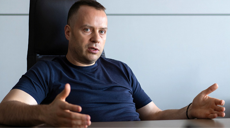 Владелец инфраструктурного гиганта, строящего метро на Виноградарь, хочет купить PINbank