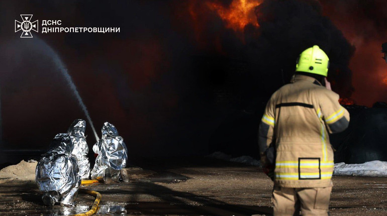 Через обстріл РФ на об'єкті інфраструктури Дніпропетровщини сталась пожежа
