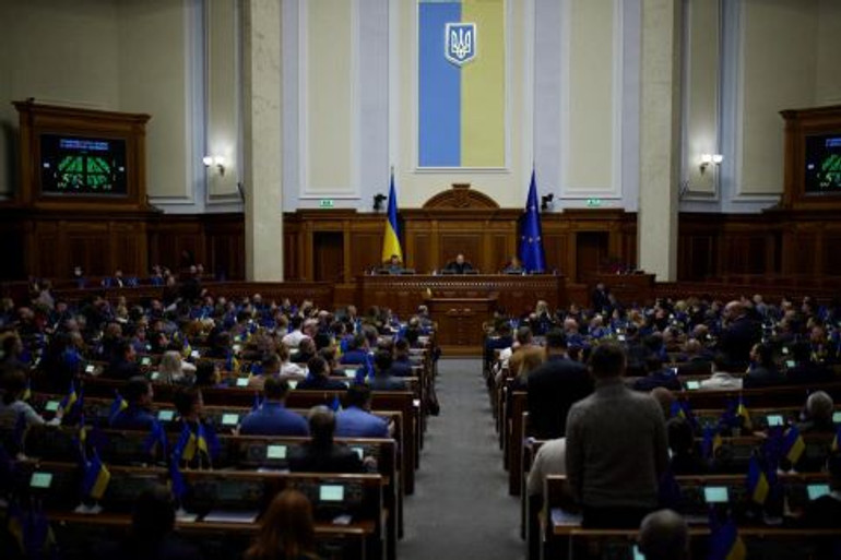 Рада повернула обов’язкове декларування для чиновників, але реєстр відкриють за рік