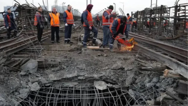 У КМДА розповіли про пошкодження Південного мосту