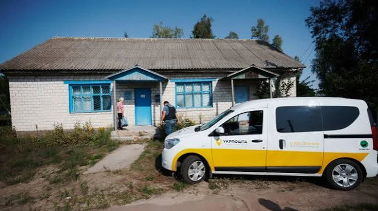 Укрпошта зменшує тарифи на доставку в село