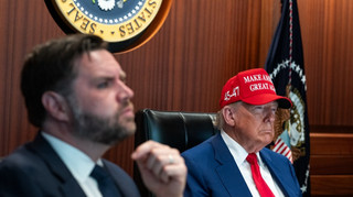 Трамп призвал держать цены на нефть низкими