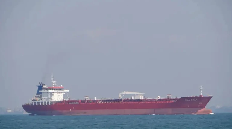 Танкер, который находится под санкциями США, прошел Ормуз - СМИ