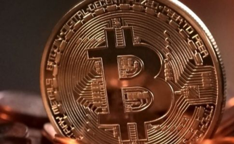 Bitcoin за сутки подешевел почти на 18%