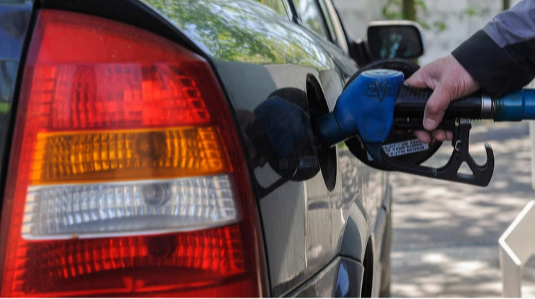 Податкова вперше оприлюднила інформацію про найбільші зарплати на АЗС України