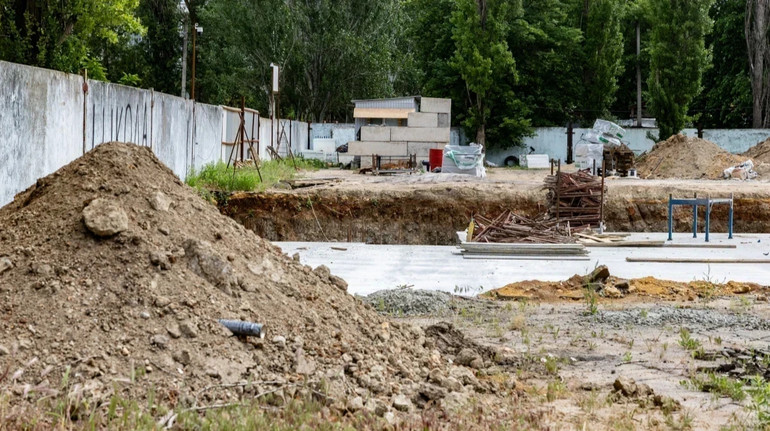 У Херсоні перевірили будівництво підземних шкіл: усі з порушеннями