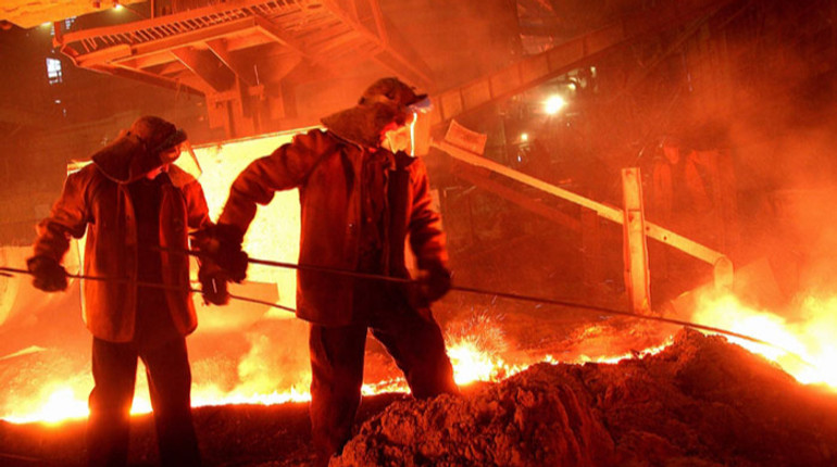 За четыре года численность металлургов сократилась вдвое