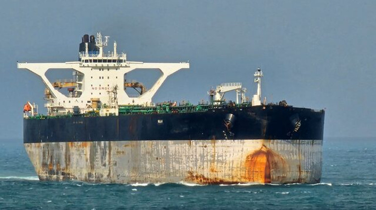 США пытаются в Атлантике захватить танкер, которым опекается РФ