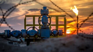 Цены на нефть продолжают падать на фоне переговоров между США и Ираном