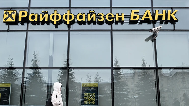 Акции Raiffeisen упали после обвинений в создании каналов для обхода санкций