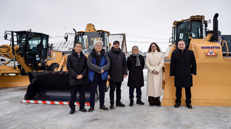 Япония передала Украине специальную строительную технику для учебного центра