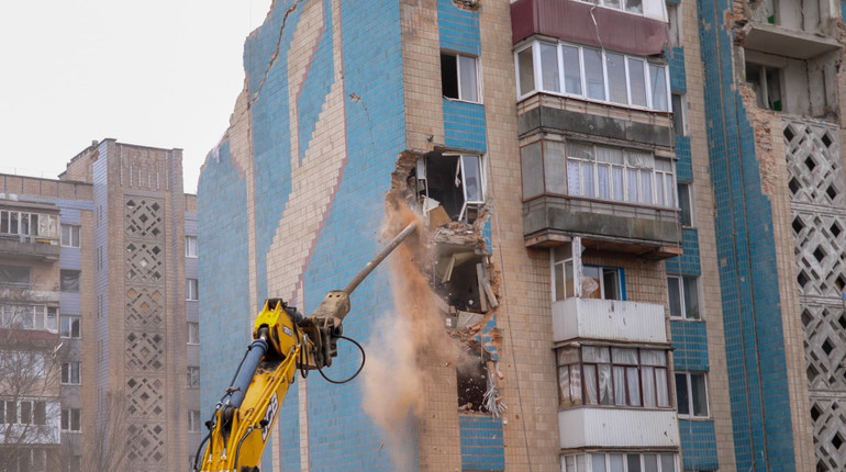 У Тернополі почали демонтаж будинку, зруйнованого російською ракетою