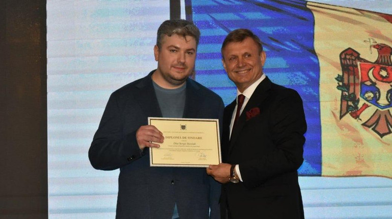 Адвокат, который выманивал деньги из застройщика, работает на Коломойского