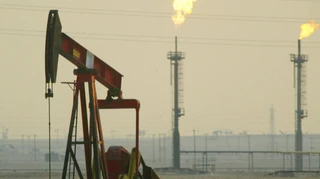 Нефть идет к худшей неделе с апреля из-за надежд на соглашение между США и Ираном