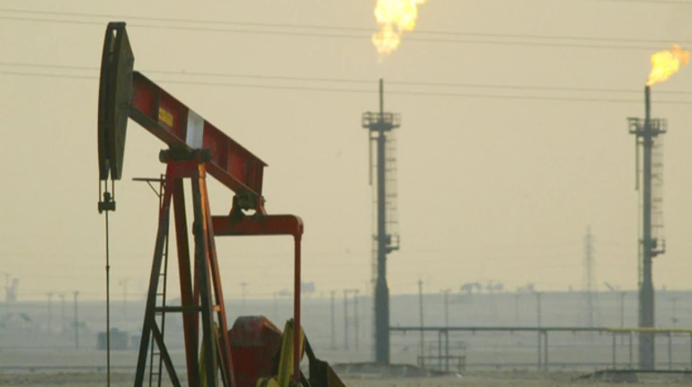 Нефть идет к худшей неделе с апреля из-за надежд на соглашение между США и Ираном