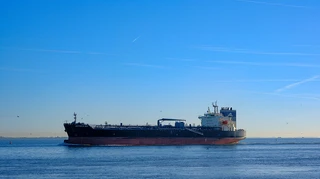 Еще два подсанкционных супертанкера проигнорировали блокаду США и прошли через Ормуз