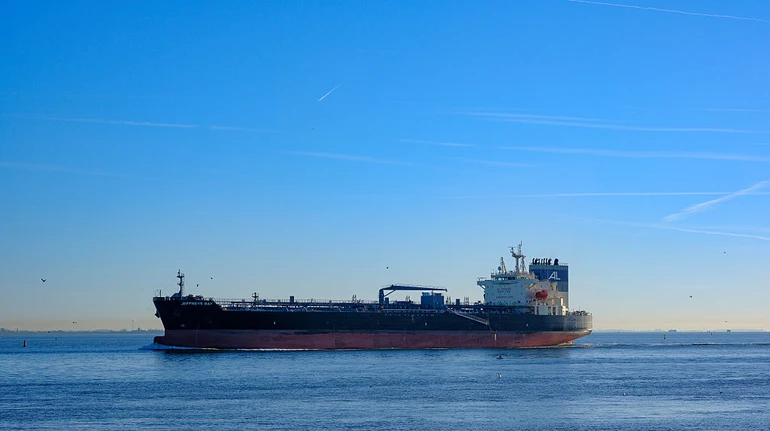 Еще два подсанкционных супертанкера проигнорировали блокаду США и прошли через Ормуз