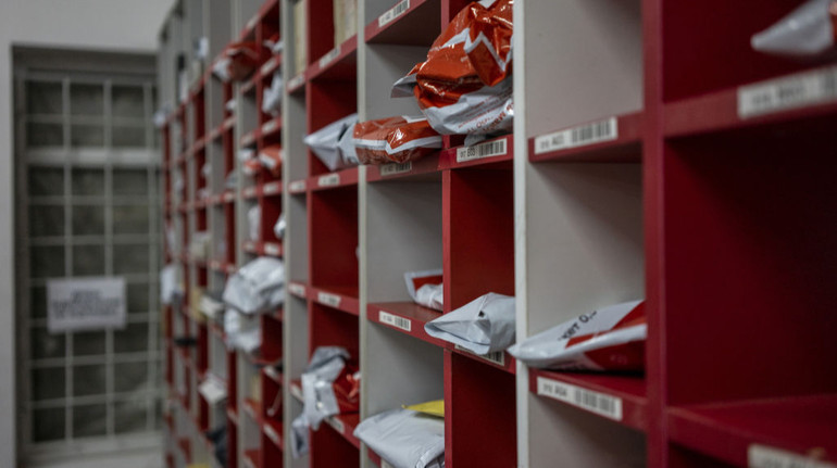 Новая почта предупредила о задержке доставок на западе страны из-за непогоды