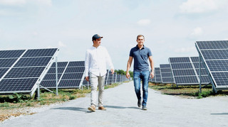 Превратили крыши 70 бизнесов в СЭС и сэкономили им десятки миллионов в энергокризис