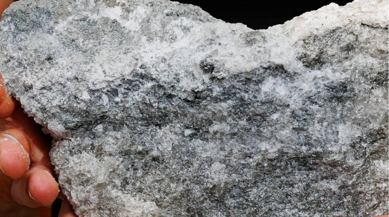 На Закарпатті після довгої перерви відновили видобуток солі: може забезпечити усю Україну