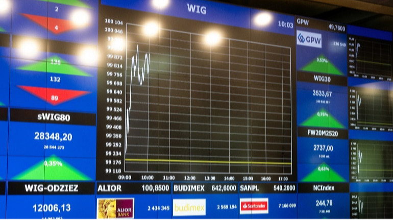 Нефть отреагировала на распродажу на фондовых рынках и укрепление доллара