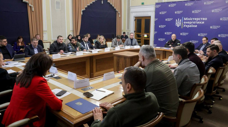 Шмыгаль попросил энергетиков ускориться с ремонтами из-за возвращения сильных морозов