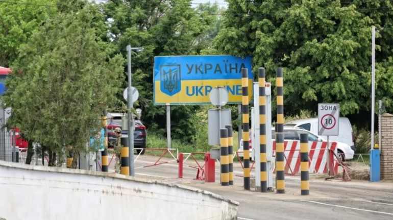 На кордоні з Молдовою призупинили пропускні операції – ДПСУ