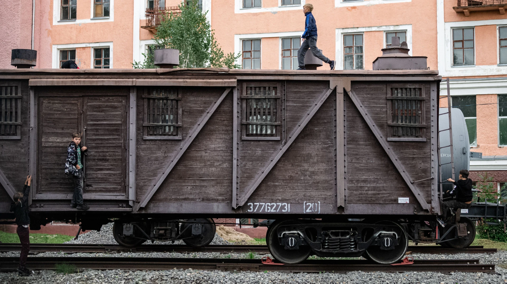 Санкції видно по вагонах: що з економікою РФ у графіках