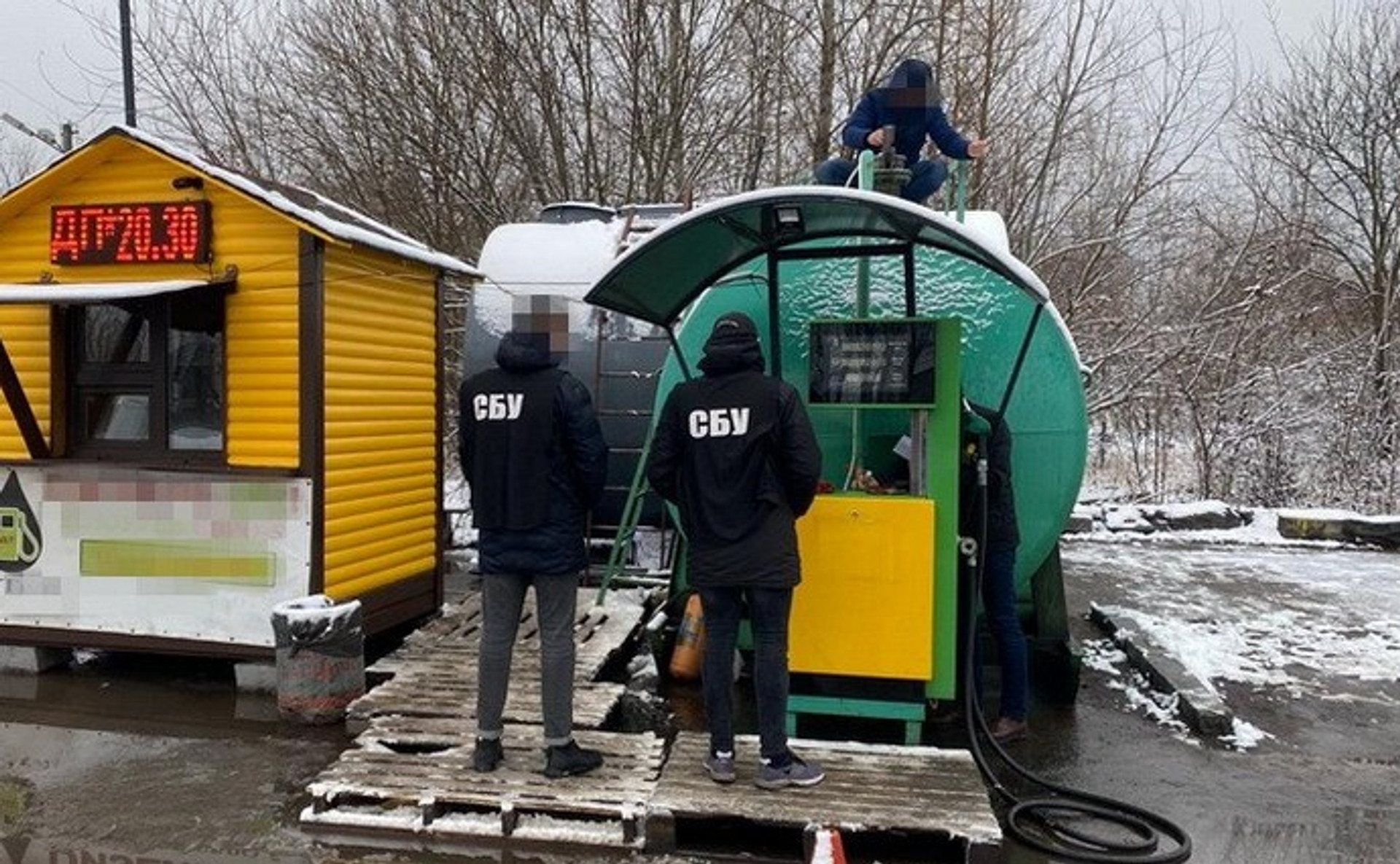 Ренесанс нелегалів: чому влада Зеленського не впоралася з підпільними АЗС