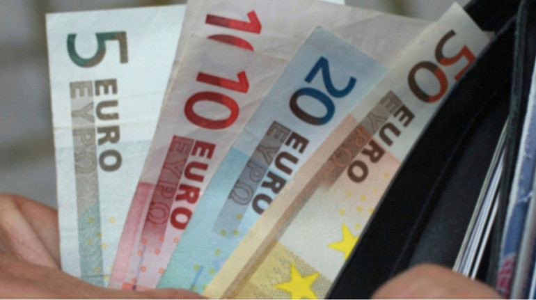 Курс валют на 27 жовтня у банках України: скільки коштує долар і євро