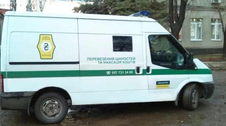 Инкассатора оштрафовали на 17 тысяч за то, что на его телефоне обнаружили порнографическую фотографию