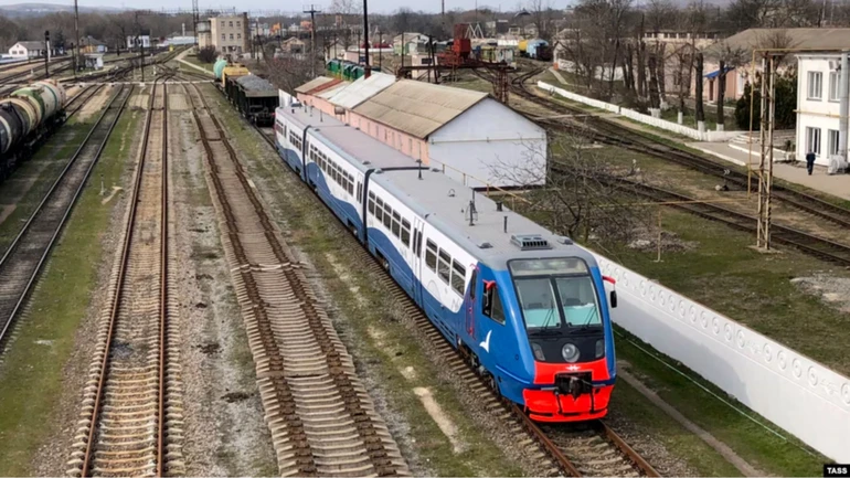 На одній з ділянок у Криму рух електричок зупинився на 14 годин