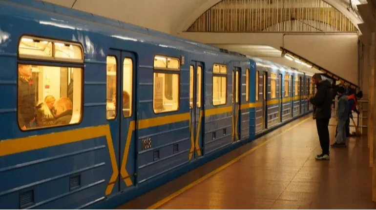 Київ шукає підрядника для ремонту метро між «Тараса Шевченка» і «Почайною» за 1,76 млрд грн