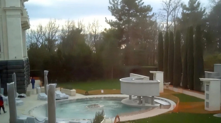 Розслідувачі з’ясували подробиці покупки Ротенбергом палацу Путіна