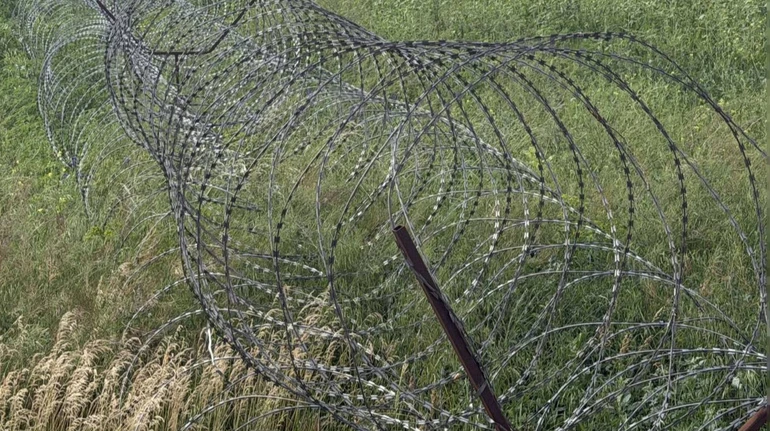 Переплата за колючий дріт для оборони Донеччини: посадовцю вручили підозру