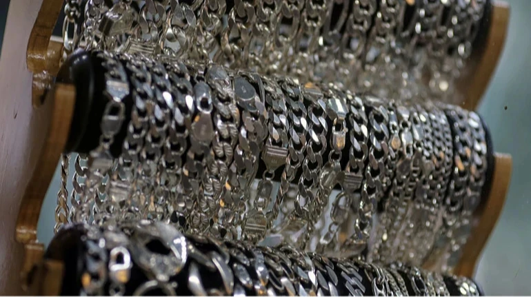 Податкова переконала дві мережі ювелірних магазинів відмовитися від дропів