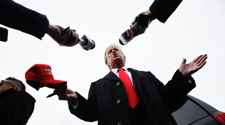 Трамп обіцяє розкрити деталі про мита на смартфони у понеділок
