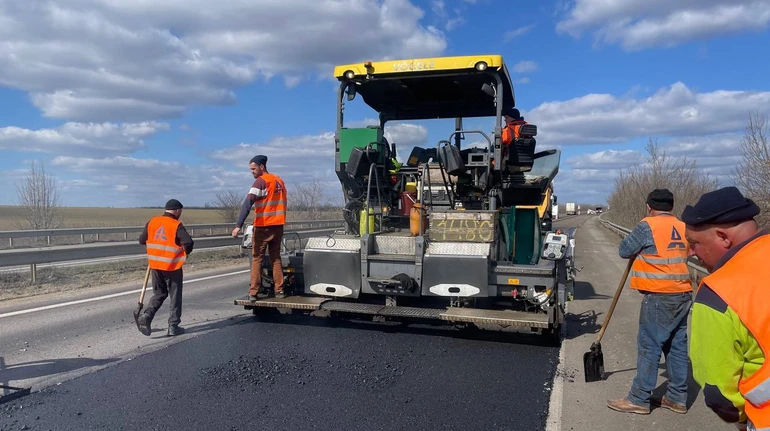 На трасі Київ–Одеса відновили 50 тисяч квадратних метрів покриття – Кулеба