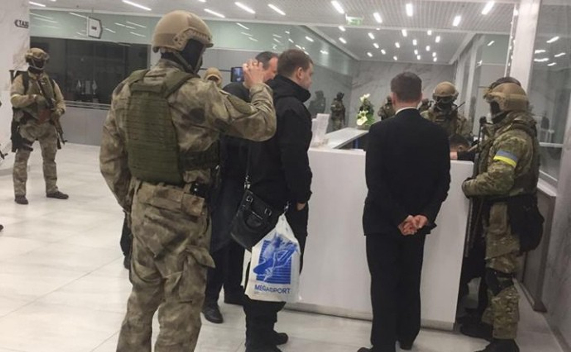 Дали прикурити. Що Аваков і Луценко шукали у тютюнового монополіста