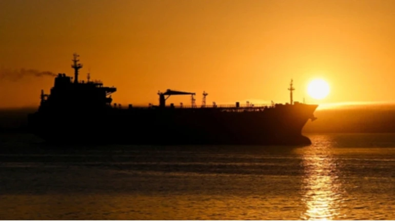 США и хуситы атаковали суда вблизи двух ключевых нефтяных маршрутов