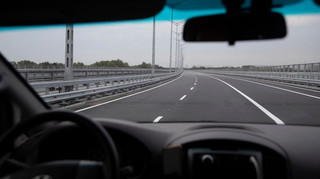 В Киеве запретили движение по Подольскому мосту с правого берега на левый во время воздушных тревог