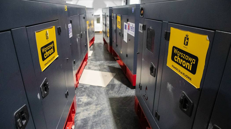 Киев получил первую партию генераторов от Варшавы: их уже развозят по городу