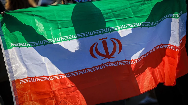 Иран пригрозил заминировать Ормузский пролив – Bloomberg