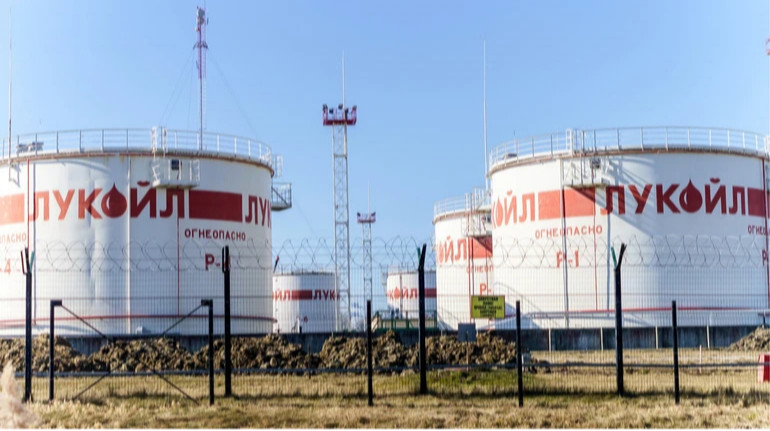 Ирак национализирует операции на нефтяном месторождении Лукойла