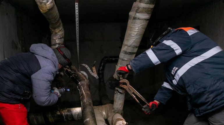 За два месяца железнодорожники восстановили отопление и коммуникации в 748 домах Киева